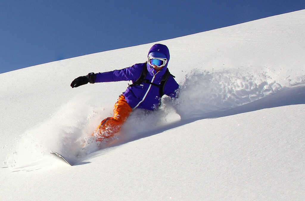 Christian Meier beim Snowboarden im Tiefschnee, Kitzbüheler Alpen